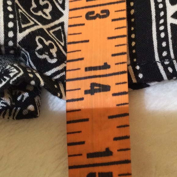 Hollister Black and White Print skater shirt - Picture 5 of 8